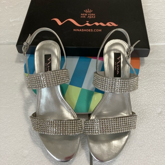 Nina Shoes - Nina women’s silver sandal. Size 5 1/2